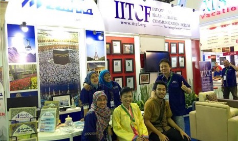 Stan IITCF dan Adinda Azzahra di Astindo Travel Fair. Pameran tersebut digelar di JCC Jakarta hingga Ahad (18/9/2016).