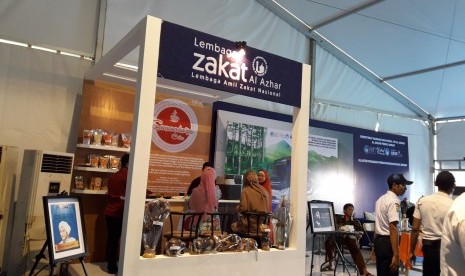 Stan Laznas Al Azhar hadir di Al Azhar Expo 65 yang digelar di lapangan hijau Masjid Agung Al Azhar Kebayoran Baru, Jakarta, Jumat-Ahad, 7-9 April 2017.