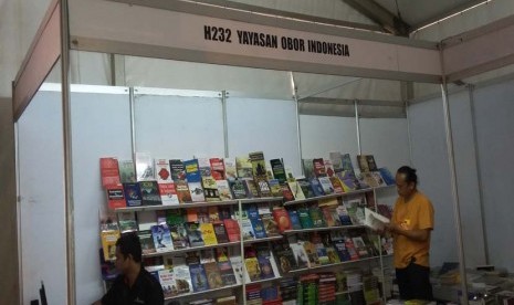 Stan Penerbit Yayasan Obor  Indonesia di Jakbook Ikapi DKI 2015 menampilkan buku-buku yang dibutuhkan oleh kalangan kampus dan intelektual 