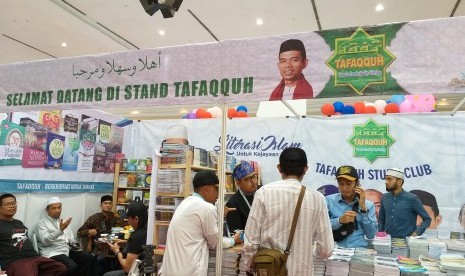 Stan Tafaqquh di Islamic Book Fair (IBF) 2019 antara lain menjual buku-buku karya Ustaz Abdul Shomad Lc, MA.