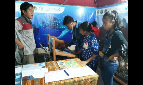 Stand pameran Conservation International (CI) Indonesia dan Pemerintah Daerah Kabupaten Kaimana.