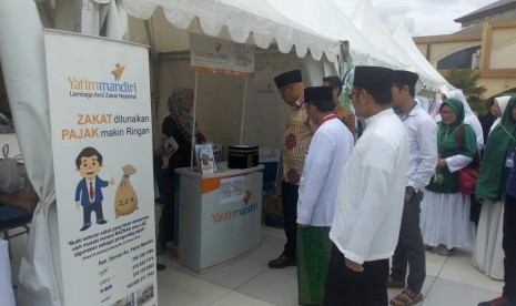 Stand Yatim Mandiri dalam Halal Fair di Plaza Pusdai Jabar 24-31 Desember 2018.