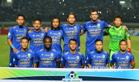 Starter tim Persib Bandung saat lava pembuka melawan Arema FC di Stadion Gelora Bandung Lautan Api, Bandung, Sabtu (15/4)