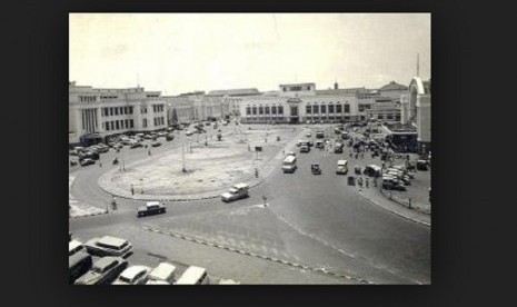 Stasiun Beos beberapa saat setelah diresmikan.