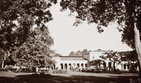 Stasiun Bogor pada tahun 1920-an.