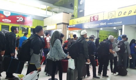 Stasiun Gambir, Jakarta, mulai dipadati para pemudik hari ini, Jumat, (31/5).