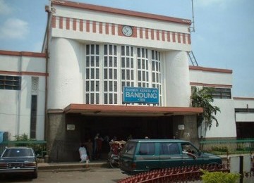 Stasiun Kereta Api Bandung.