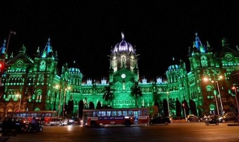 Stasiun kereta api Chhatrapati Shivaji Terminus di Mumbai, India