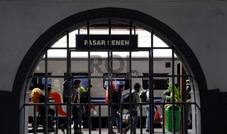 Stasiun Kereta Api Senen Jakarta.