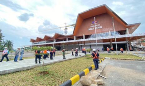 Stasiun Malang Kota Baru sisi timur melakukan uji coba operasional pada Senin (10/5). 