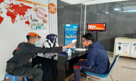 Stasiun Solo Balapan mulai melayani uji cepat atau rapid test terkait Covid-19 mulai Kamis (30/7). 