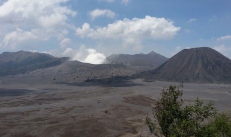 Status Gunung Bromo dalam fase waspada pada Jumat (13/11).