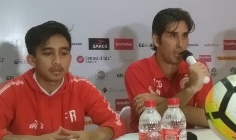 Stefano Cugurra 'Teco' (kanan) bersama Fitra Ridwan.