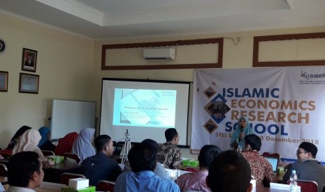 STEI SEBI mengadakan Islamic Economics ResearchSchool  untuk para dosen.