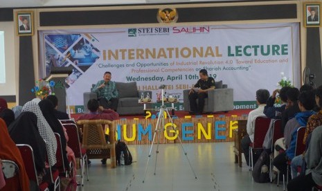 STEI SEBI menggelar international lecture membahas tantangan dan peluang akuntan syariah di era 4.0.