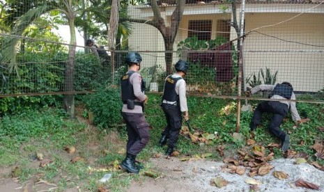 Sterilisasi Gereja Santa Ana Duren Sawit. Tidak Ada Bom dan Ledakan. Senin (14/5). 