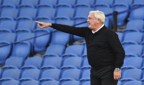 Steve Bruce, pelatih Newcastle United.