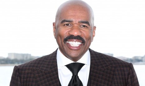 Steve Harvey akan kembali menjadi pembawa acara Miss Universe.