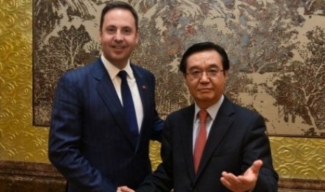 Steven Ciobo dengan Menteri Perdagangan China, Gao Hucheng.