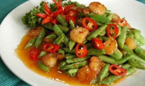 Stir fried vegetables, one of Indonesian recipes (illustration)  