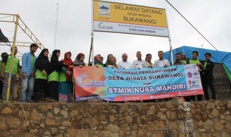 STMIK Nusa Mandiri bekerja sama dengan Kementerian Pariwisata berpartisipasi dalam pengembangan Desa Wisata Sukawangi, Bogor.