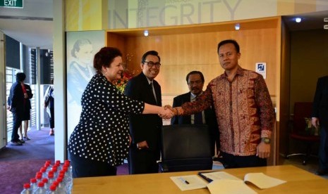 STMIK Nusa Mandiri menandatangani MoU dengan dua perguruan tinggi Australia.