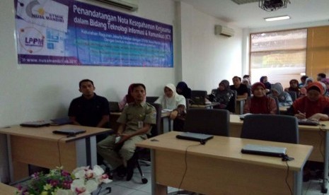 STMIK Nusa Mandiri menandatangani nota kesepahaman (MoU) dengan Kelurahan Ragunan, Jakarta Selatan, Selasa (21/6/2016).