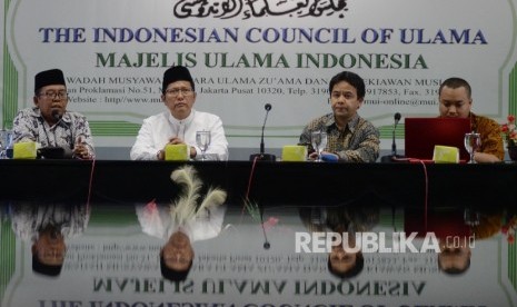 Strategi Dakwah Dalam Media Sosial: Ketua Komisi Informasi dan Komunikasi MUI Masduki Baidlowi, Ketua Komisi Dakwah dan Pengembangan Masyarakat MUI Cholil Nafis, Guru Besar Ilmu Komunikasi UI Ibnu Hamad, Pengamat Media Sosial Ibnu Dwi Cahyo (dari kiri-kana