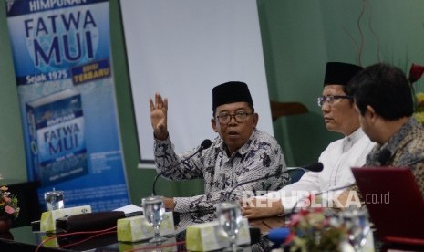 The Indonesian Ulema Council (MUI) spokesman Masduki Baidlowi (left)