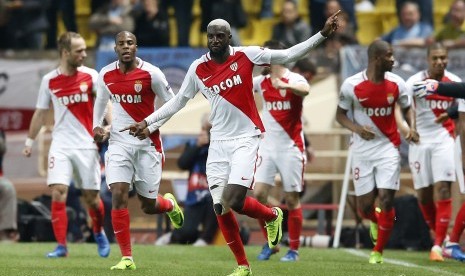 Striker AS Monaco, Tiemoue Bakayoko merayakan gol ke gawang Manchester City pada laga Liga Champions di Stade Louis II, Kamis (16/3) dini hari WIB. AS Monaco berhasil melaju ke perempat final.