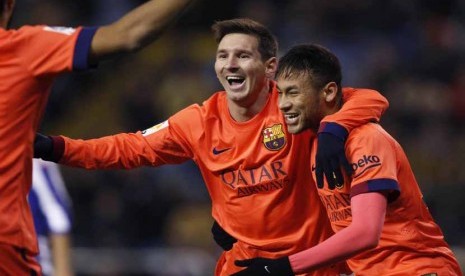 Neymar (kanan) dan Lionel Messi sempat terlibat kasus yang melibatkan Barcelona. Barcelona memalsukan nilai transfer Neymar ke klub mereka dari Santos pada 2013, sementara Messi terlibat penggelapan pajak.