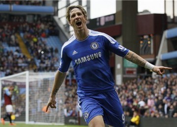 Striker Chelsea, Fernando Torres, meluapkan emosinya usai menjebol jala Aston Villa di laga Liga Primer Inggris di Stadion Villa Park, Birmingham, Sabtu (31/3). 