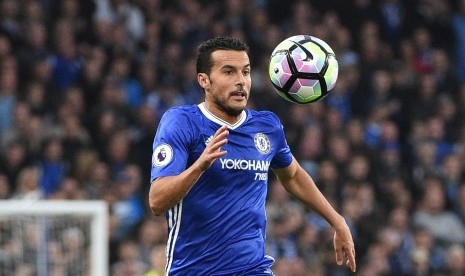 Striker Chelsea, Pedro Rodriguez pada laga Liga Primer lawan Manchester United di Stamford Bridge, Ahad (23/10). Pedro kini menjadi pemain inti Chelsea di bawah asuhan Antonio Conte.