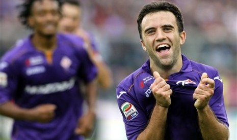 Striker Fiorentina Giuseppe Rossi merayakan gol yang dicetaknya ke gawang Juventus.