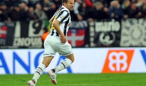 Striker Juventus Alessandro Del Piero melakukan selebrasi usai mencetak gol ke gawang Lazio