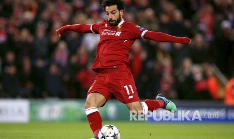 Striker Liverpool Mohamed Salah mencetak gol pertama Liverpool ke gawang Manchester City pada laga leg pertama perempat final Liga Champions Eropa di Stadion Anfield, Liverpool, Inggris, Kamis (5/4) dini hari. 