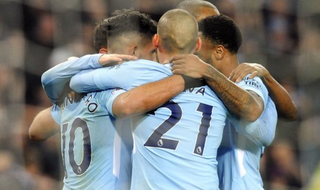 Striker Manchester City, Sergio Aguero (kiri) merayakan gol ke gawang Bournemouth bersama rekan setimnya pada laga Liga Primer belum lama ini.