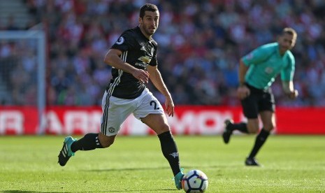 Striker Manchester United Henrik Mkhitaryan pada pertandingan Liga Inggris di Stadion Saint Mary's, Southampton, Inggris, Sabtu (23/9) malam.