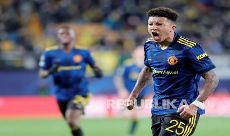 Striker Manchester United Jadon Sancho merayakan setelah mencetak gol selama laga Grup F Liga Champions UEFA antara Villarreal CF dan Manchester United di Stadion La Ceramica di Villarreal, Spanyol, Rabu (24/11) dini hari WIB.