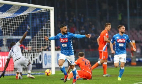 Striker Napoli, Lorenzo Insigne merayakan gol ke gawang SPAL pada laga Serie A, Sabtu (22/12).