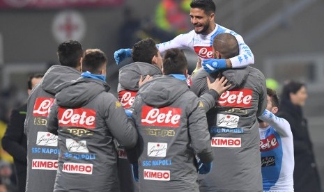 Striker Napoli, Lorenzo Insigne merayakan golnya ke gawang AC Milan pada sebuah laga Serie A.