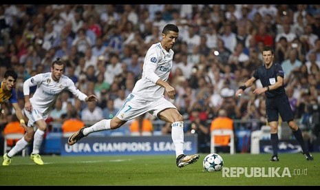 Striker Real Madrid Cristiano Ronaldo pada  pertandingan UEFA Champion League melawan Apoel FC di Stadion Santiago Bernabeu, Madrid, Kamis (14/9) dini hari.