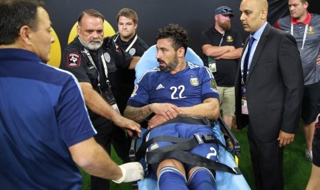 Striker timnas Argentina, Ezequiel Lavezzi saat cedera pada Copa America di Amerika Serikat, Juni 2016. Belakangan Lavezzi diisukan menggunakan narkoba.