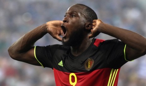 Striker timnas Belgia, Romelu Lukaku merayakan gol ke gawang Yunani pada laga kualifikasi Piala Dunia 2018 di Athena, Senin (4/9) dini hari WIB.