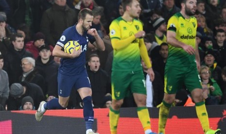 Striker Tottenham Hotspur, Harry Kane (kiri).