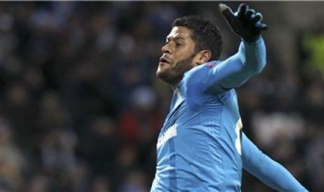 Striker Zenit St Petersburg, Hulk, meluapkan emosinya usai menjebol gawang Liverpool di laga pertama babak 32 besar Liga Europa di Stadion Petrovsky, St. Petersburg, Kamis (14/2). 