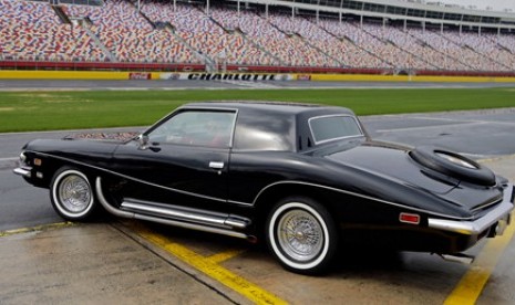 Stutz Blackhawk III keluaran 1973 milik Elvis Presley.