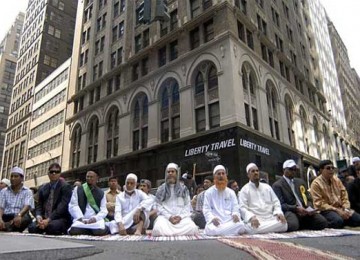 Suana Shalat idul Fitri saat Muslim San Diego belum memiliki gedung Muslim Community Center.