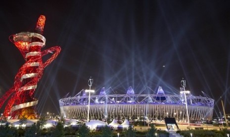 Suasana Olympic Park London di malam hari 