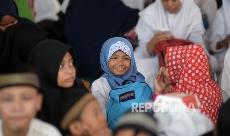 Buka bersama dan pemberian santunan untuk anak yatim  (ilustrasi)